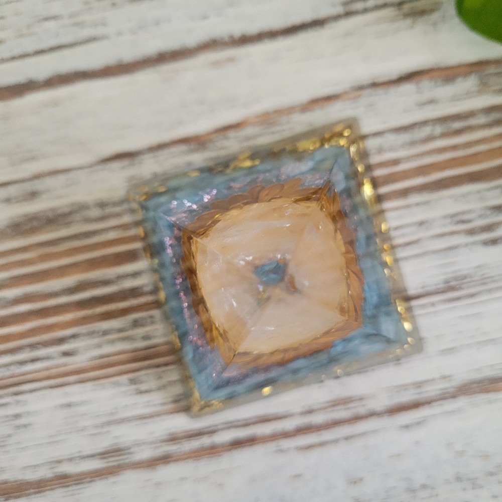 NEW lotus crystal orgone positive energy pyramid - Picture 5 of 10